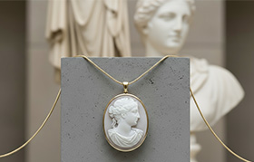 럭셔리 제품 저채도 색상 쓰면
‘헤리티지’ 느낌 줘 더 고평가