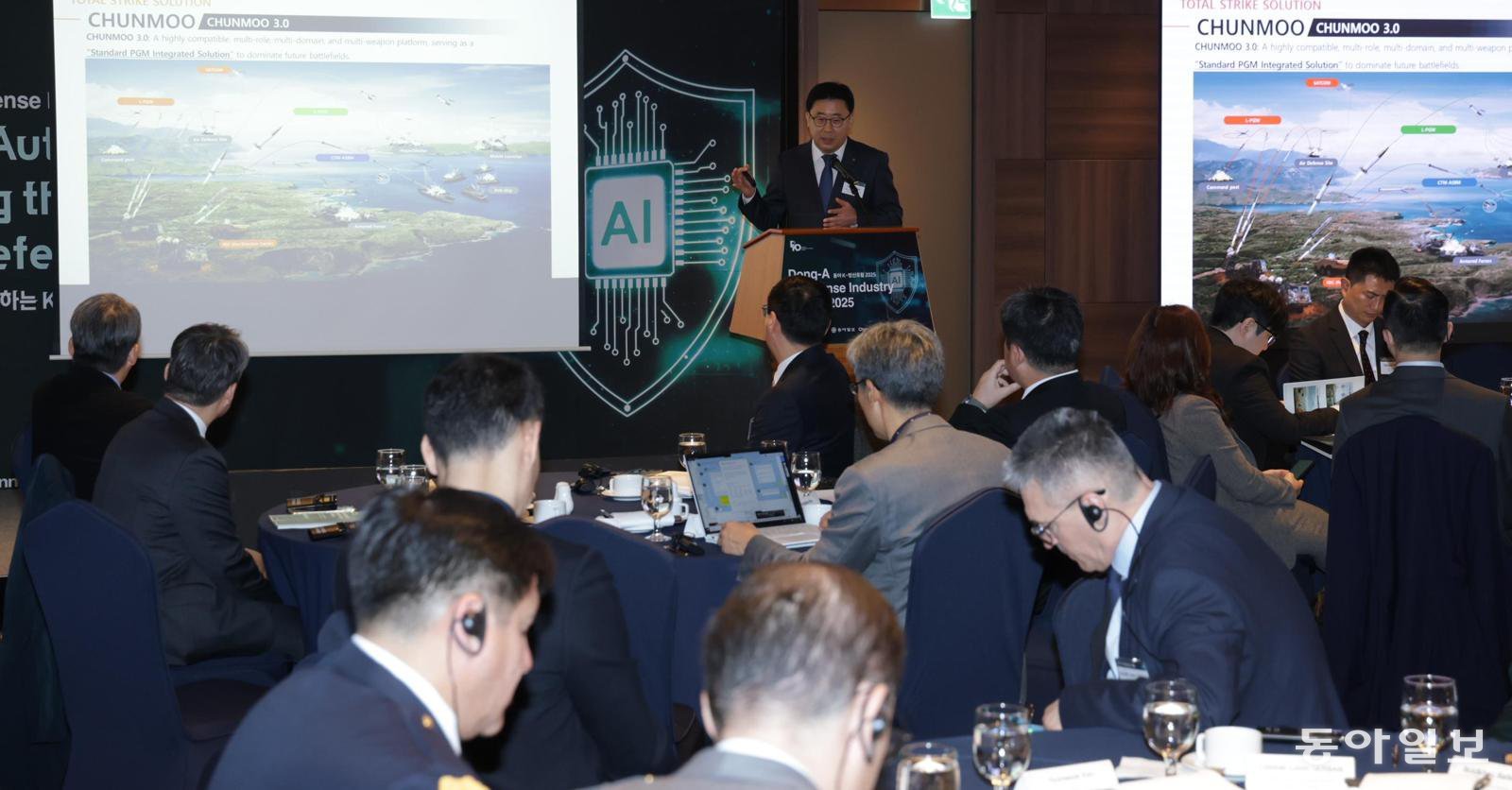 “AI 드론-미사일, K방산 혁신 놀랍다” 20개국 무관들 관심 집중