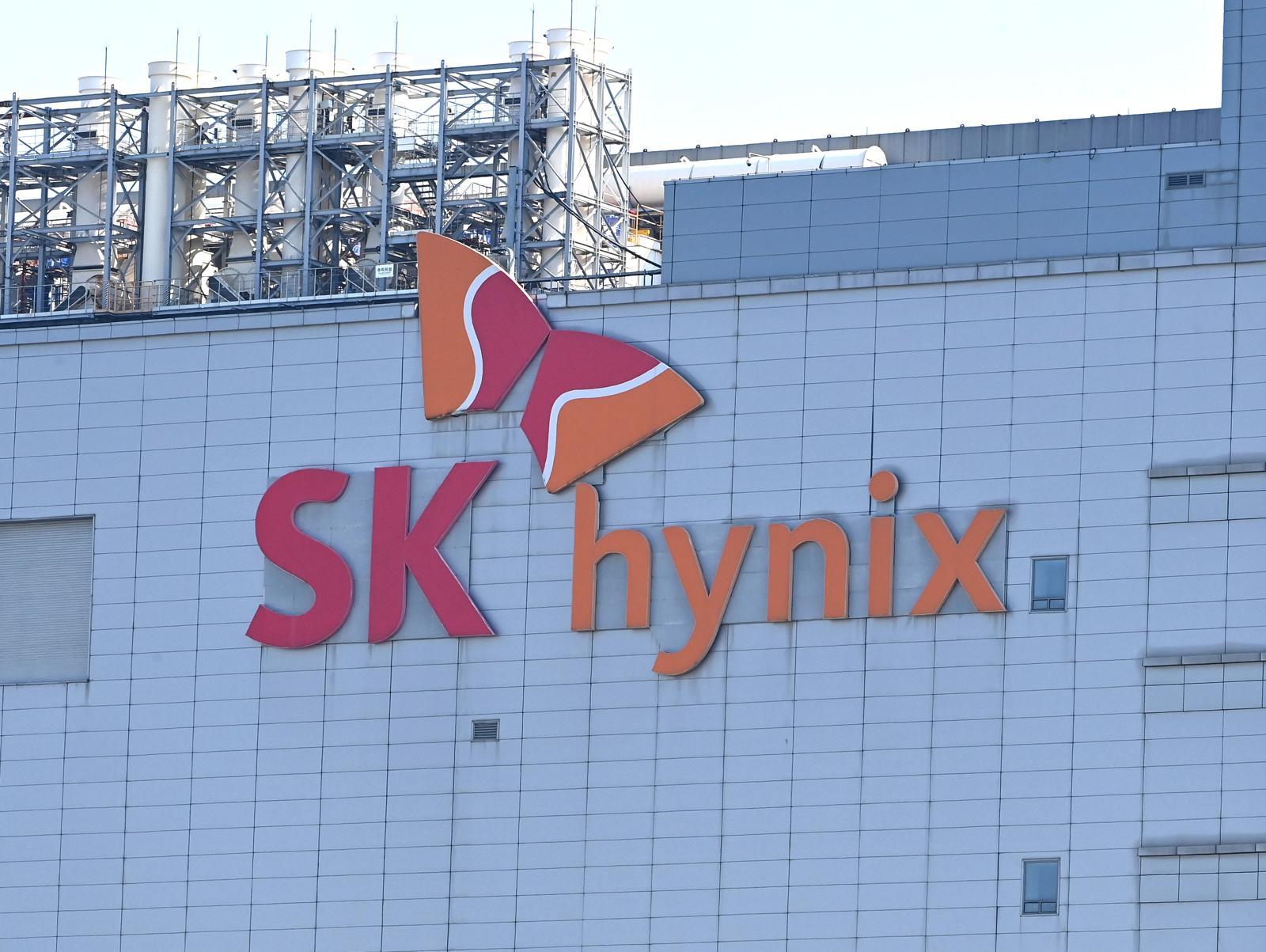 [단독]SK하이닉스, M15X 공장 장비 반입 2개월 당겼다… HBM 경쟁 승부수