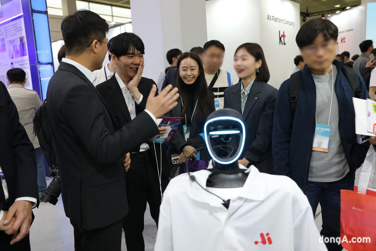 눈으로 보고 발로 뛰는 인공지능… 롯데이노베이트가 제시한 AX의 현주소